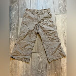 Mountain Hardwear Women’s Gray Khaki Capri Hiking Pants Size 6